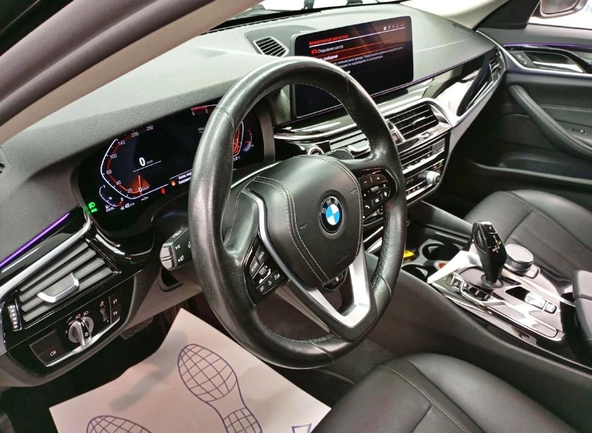 Седан BMW 5 серии — фото 4