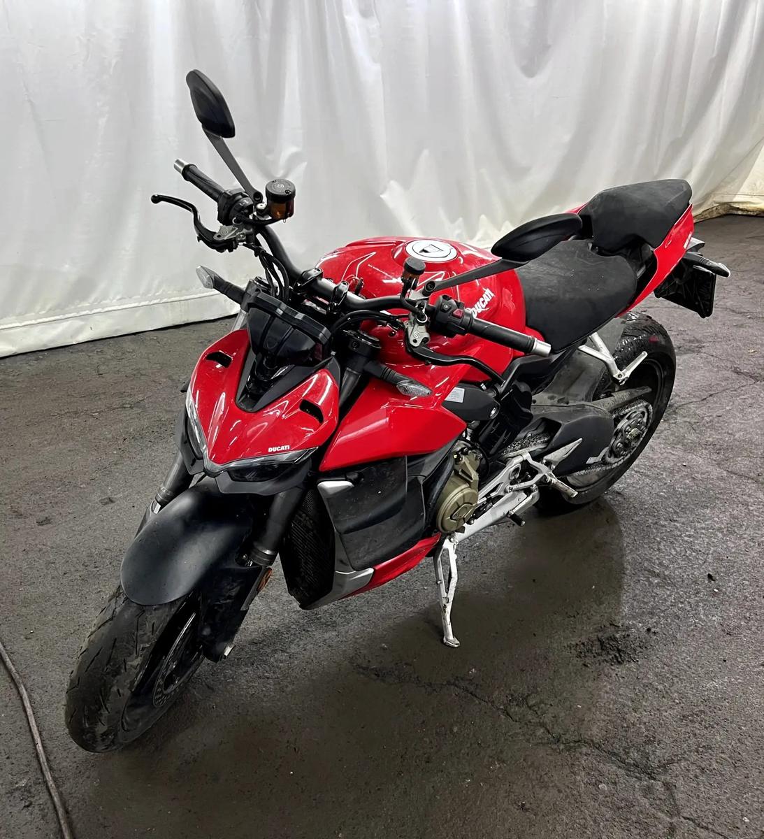 Мотоцикл Ducati Streetfighter V4 — фото 3