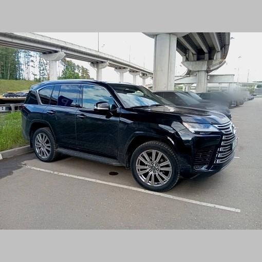 Внедорожник Lexus LX600 VIP