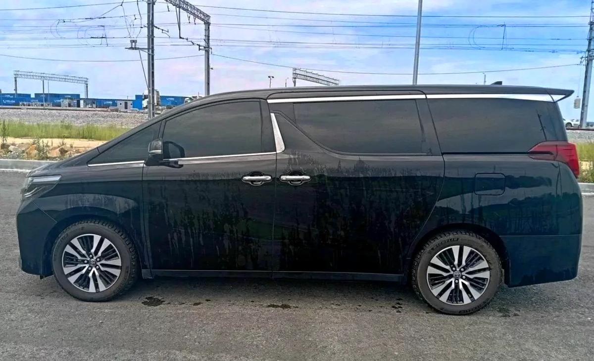 Toyota Alphard Executive Lounge — фото 4