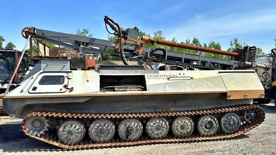 Гусеничный вездеход с бурильной установкой Сибснабсервис УРБ 2Д3 на базе ТГВ-7-Б — фото 2