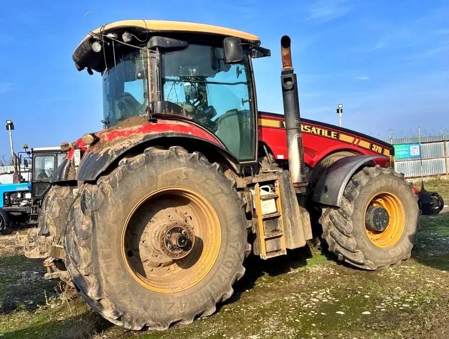 Трактор Versatile 370