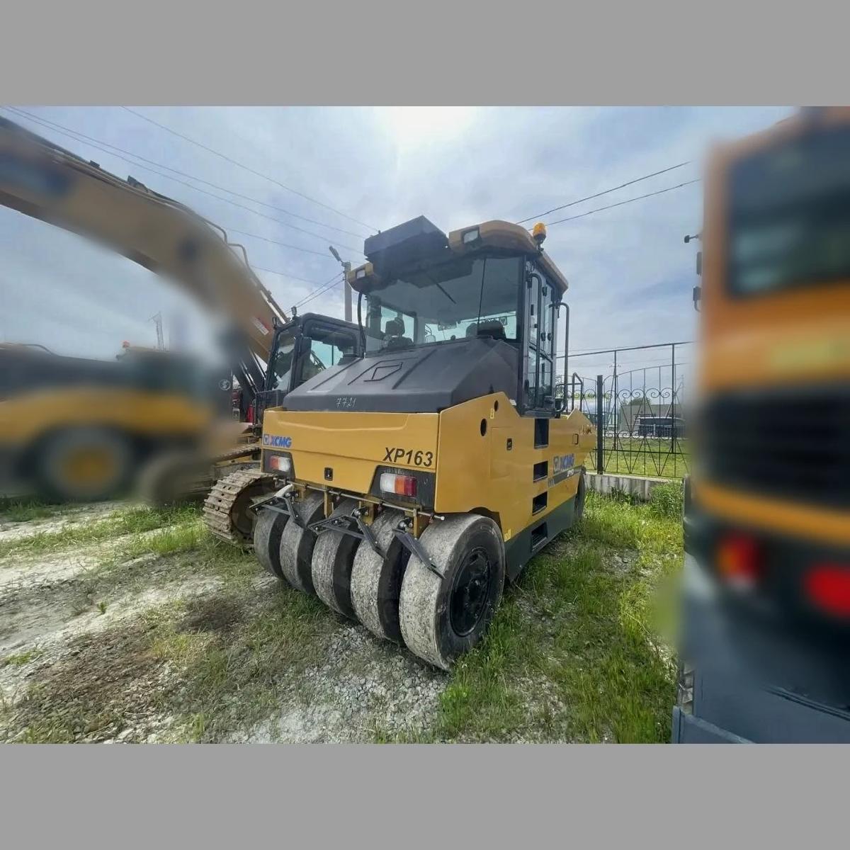 Каток XCMG XP163